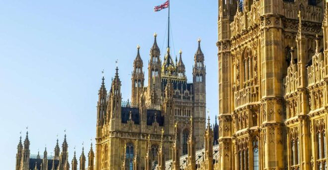 London: Express Walk With a Local in 90 Minutes - Exploring Londons Key Landmarks