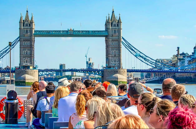 London Full-Day Discovery with City Highlights - Rain can make a fast tour feel faster
