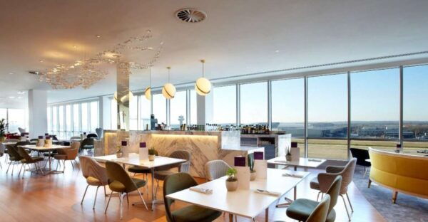 London Gatwick Airport (LGW): Premium Lounge Entry - Meeting Point