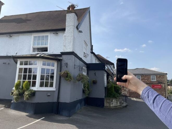 London: George Michael Tour by Black Taxi - Selecting Participants and Date