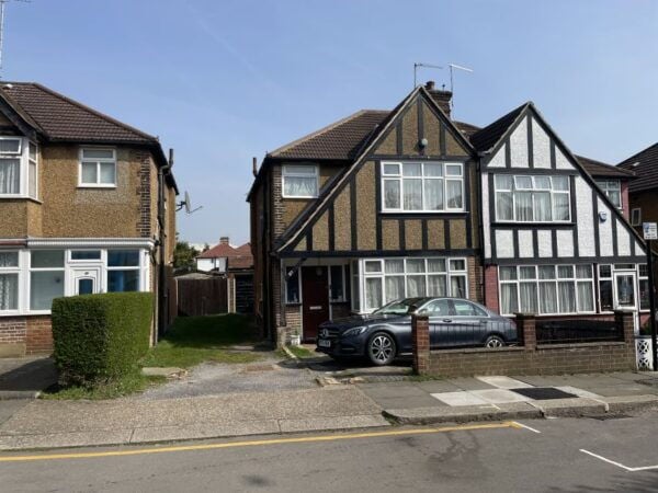 London: George Michael Tour by Black Taxi - Pricing and Additional Information