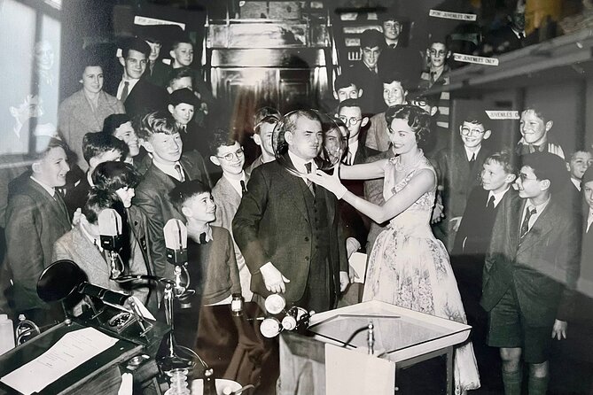 London Ghost Walking Night Tour With Guide and Haunted Sites - Whats Included in the Tour