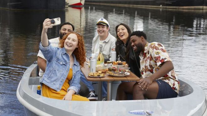 London: Goboat Rental in Canary Wharf With London Docklands - Reserve Now, Pay Later