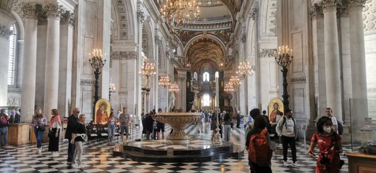 London: Guided Religion and History City Walking Tour - Historical Landmarks