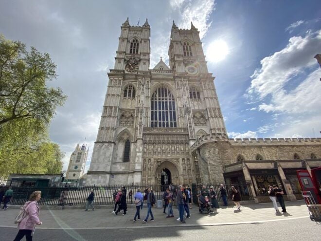 London: Guided Westminster Abbey Tour and Refreshments - Additional Options and Reviews