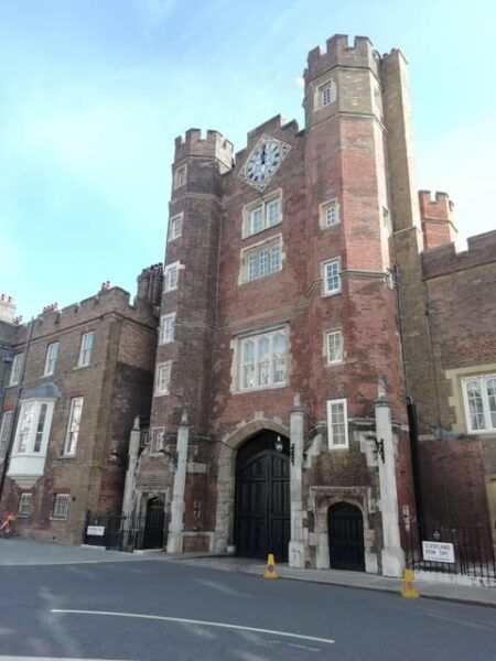 London: Half Day Private Walking Tour With a Friendly Local - Meeting and Start Point