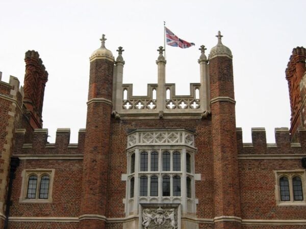 London: Hampton Court Private Guided Tour - Transportation and Accessibility