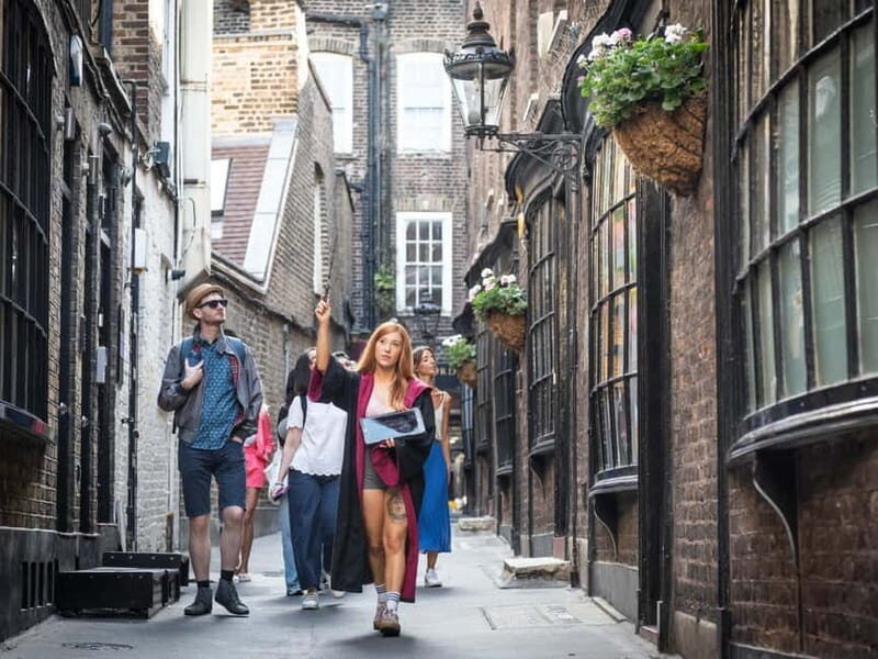 London: Harry Potter Deluxe Tour with London Eye & Dungeons - The Final Enchantment: The London Eye & Dungeons