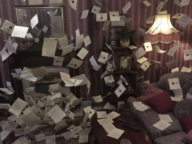 London: Harry Potter Studios & Tour of Film Locations - Photo Opportunity at Platform 9¾ at Kings Cross Station