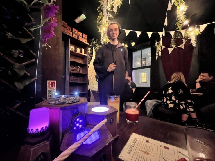 London: Harry Potter Tour With a Magical Potion Class - Experience Highlights