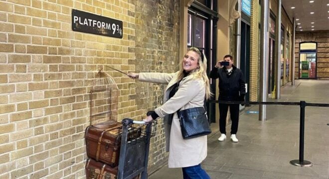 London: Harry Potter Walking Tour With Platform 9 3/4 - Secrets and Filming Locations