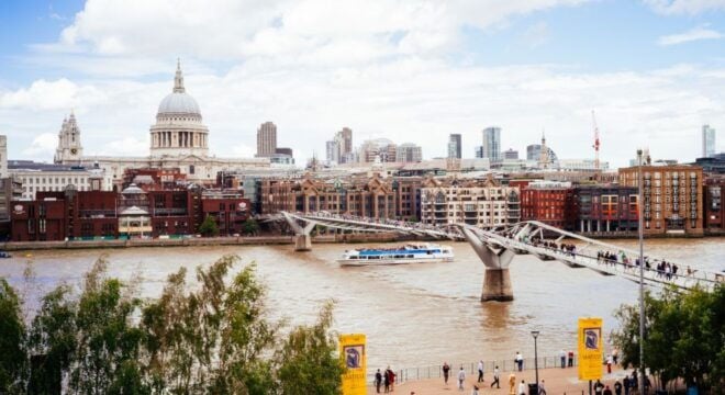 London: Harry Potter Walking Tour With Platform 9 3/4 - Wizarding London Exploration