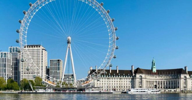 London Heathrow Airport Transfer With Meet & Greet - Premium Limousine Booking Options