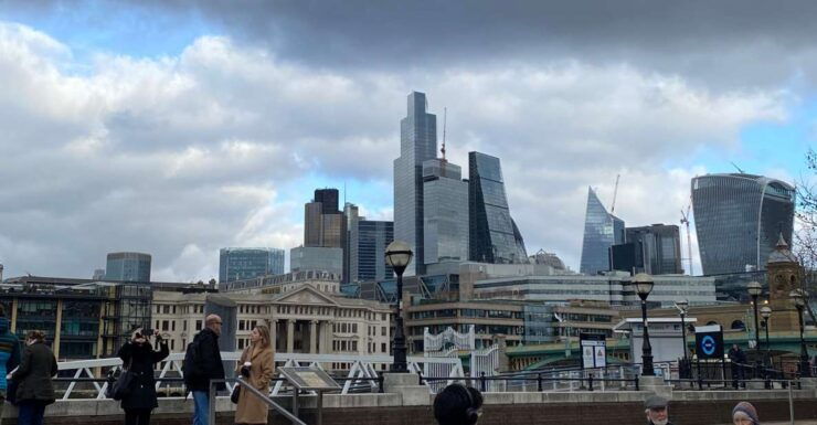 London: Historic Bridges Guided Walking Tour - Tour Experience