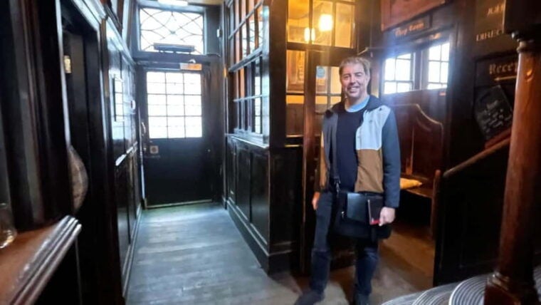 London: Historic Pub Walking Tour for Small Groups - The Experience: What to Expect