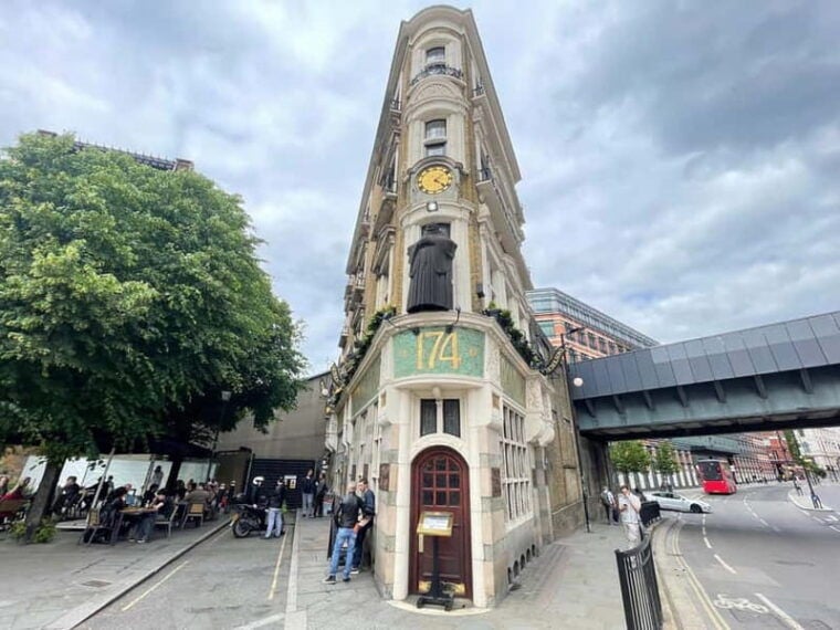 London: Historic Pub Walking Tour for Small Groups - Guides: The Heart of the Tour
