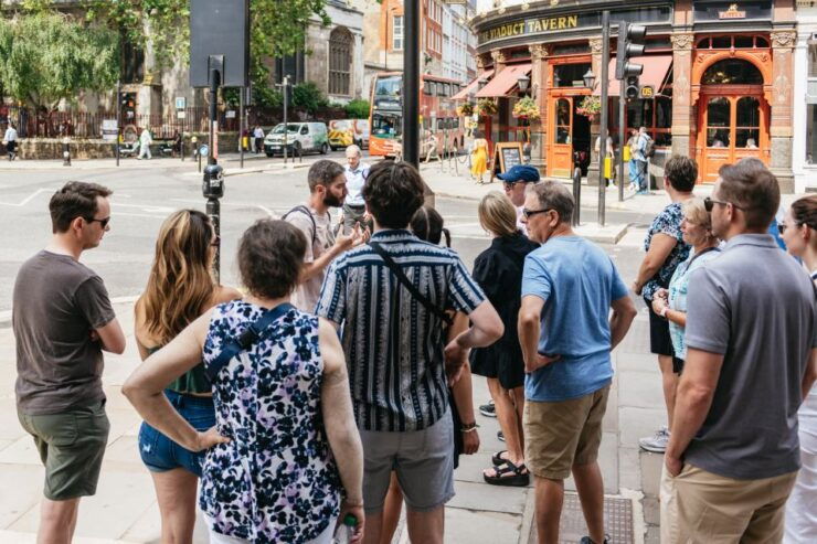 London: Historic Pubs of Central London Walking Tour - Exploring Ancient Streets and Hidden Alleys