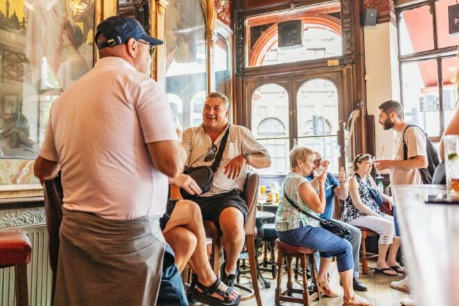 London: Historic Pubs of Central London Walking Tour - Discovering Quirky Facts About Local History