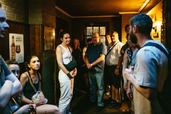 London: Historic Pubs of Central London Walking Tour - Enjoying Food and Drinks Included in the Tour