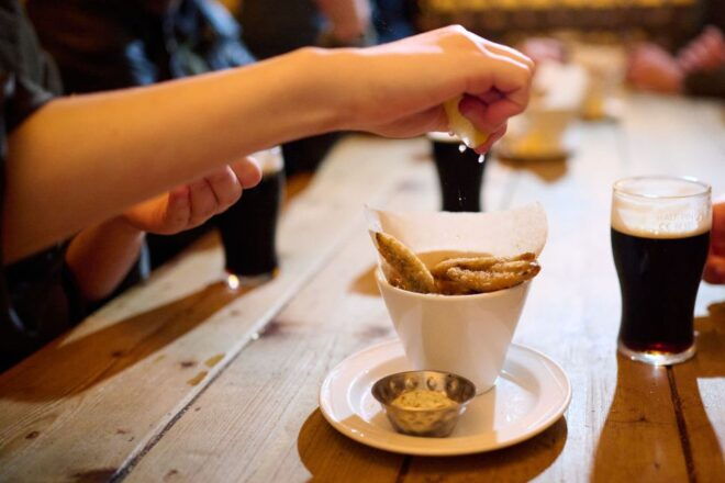 London: Historic Pubs Traditional Food Walking Tour - Important Information