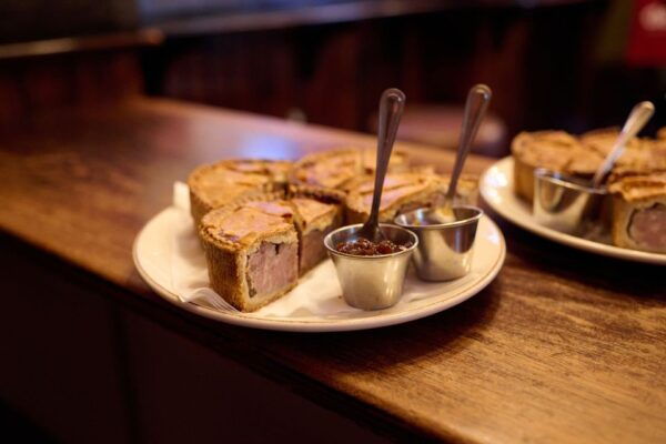 London: Historic Pubs Traditional Food Walking Tour - Reservation and Payment