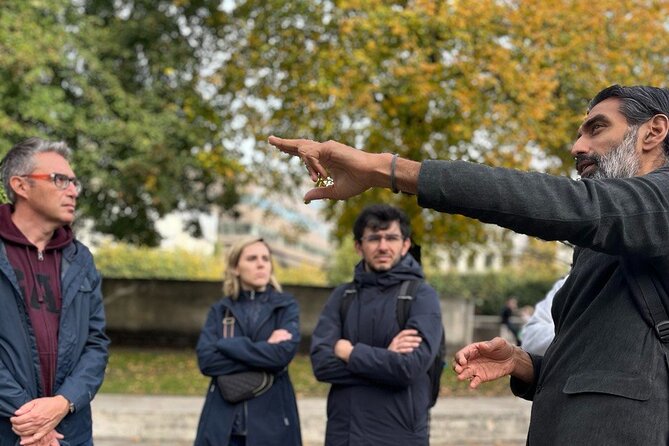 London Historical Sightseeing Walking Tour - Bull and the Dragon - What to Expect