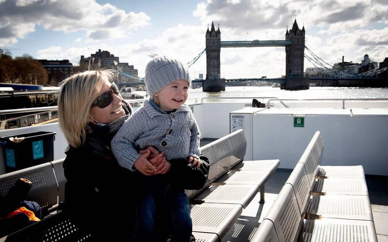 London hop-on hop-off bus and river cruise pass by City Sightseeing - The Thames cruise offers a calmer view