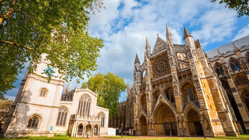 London hop-on hop-off bus and Westminster Abbey ticket - Who should book this combination