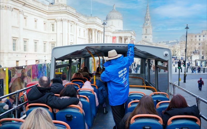 London Hop-On Hop-Off Bus by Golden Tours - Walking tours and live commentary