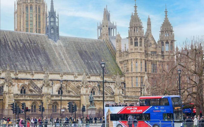 London Hop-On Hop-Off Bus by Golden Tours - Choosing between four hours and three days