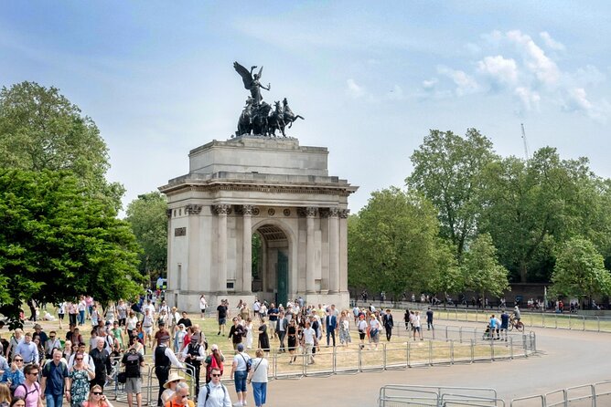 London Hop-On Hop-Off Pass 24 Hours With Live Tour Guide - Common Questions