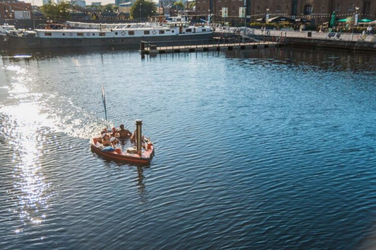 London: Hot Tub Boat Guided Historical Docklands Cruise - Experience Highlights