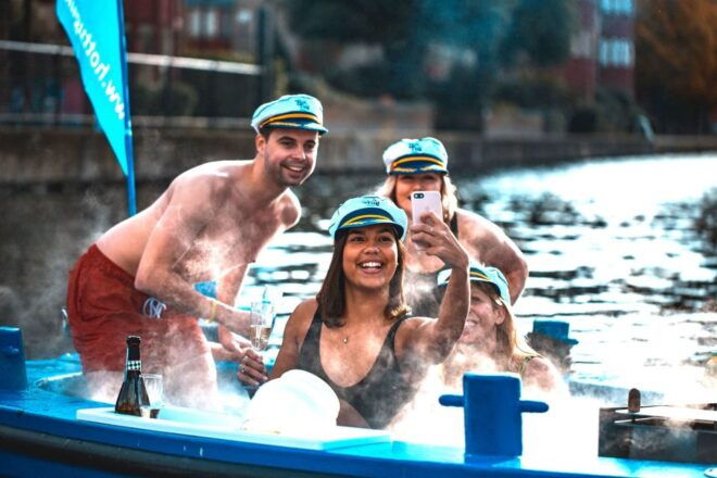 London: Hot Tub Boat Guided Historical Docklands Cruise - Customer Reviews