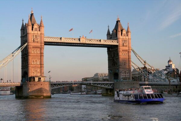 London in One Day Tour With River Cruise - Common Questions