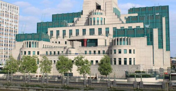 London: James Bond Filming Locations Bus Tour - Booking