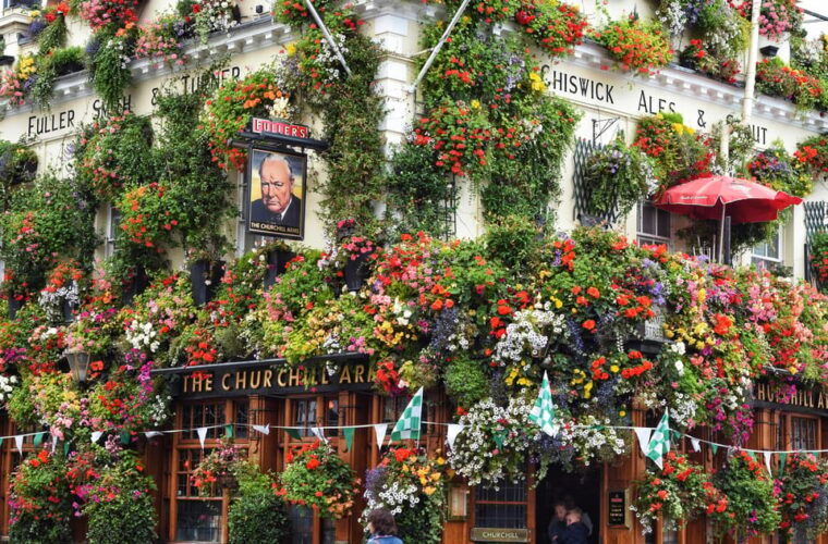 London: Kensington and Chelsea Guided Walking Tour - Exploring Kensington and Chelsea