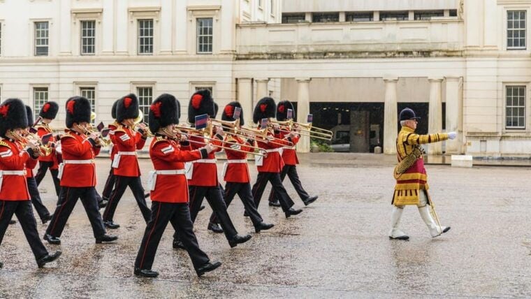 London: Kensington Palace Tour, Guard Change & Afternoon Tea - The End of the Tour