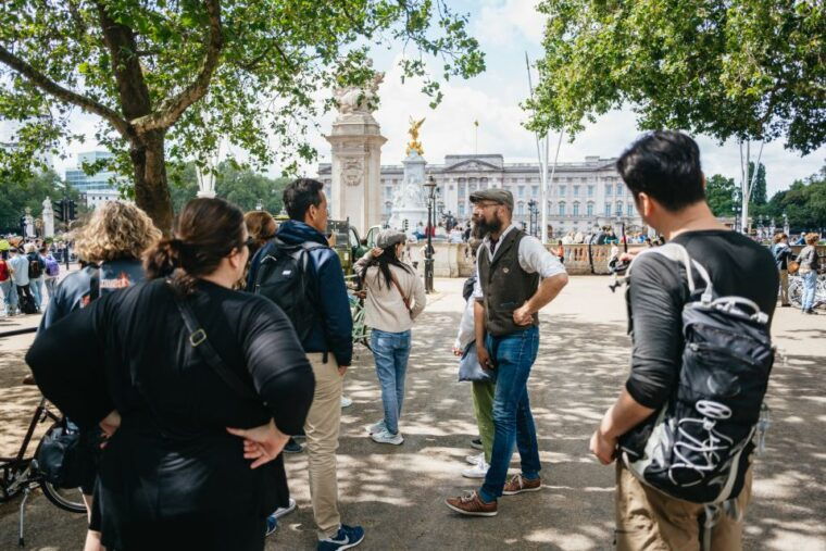 London: Landmarks & Secrets Bike Tour with Pub & Street Art - Relaxing Break at a Historic Pub  