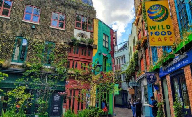 London: LGBT London City Exploration Game - Booking and Reviews