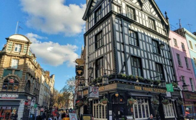 London: LGBT London City Exploration Game - Meeting Point and Directions