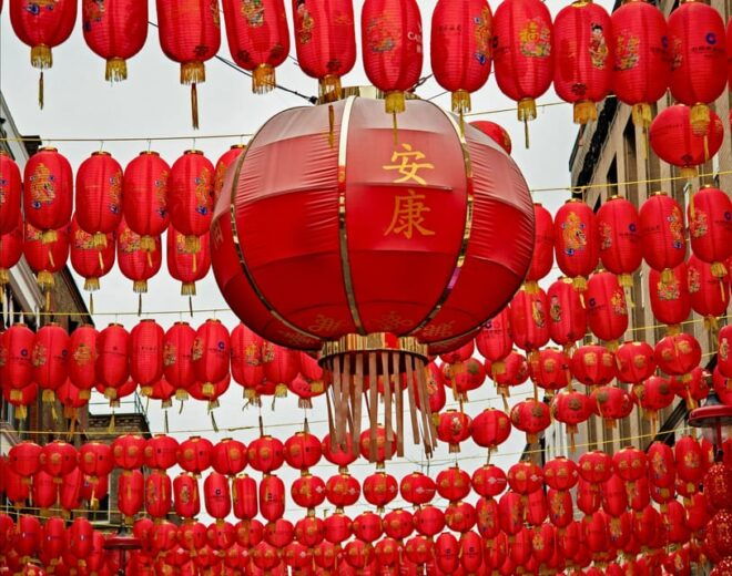 London Life: Piccadilly to St Paul's Cathedral Walking Tour - Unique Aspects of the Tour