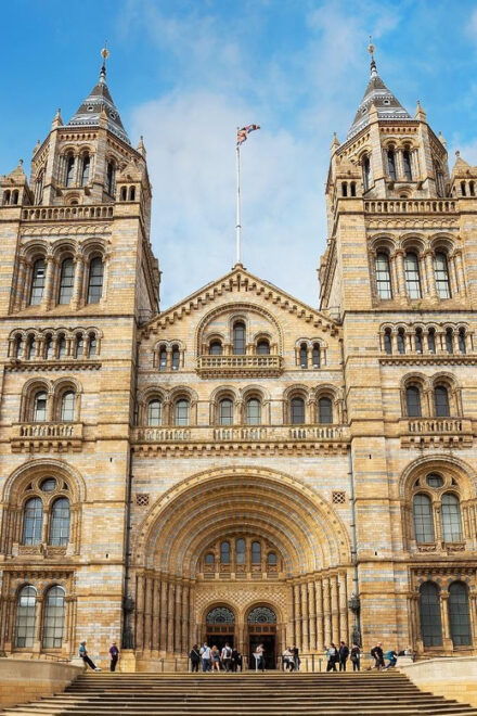 London: Luggage Storage Close to Natural History Museum - Booking Process