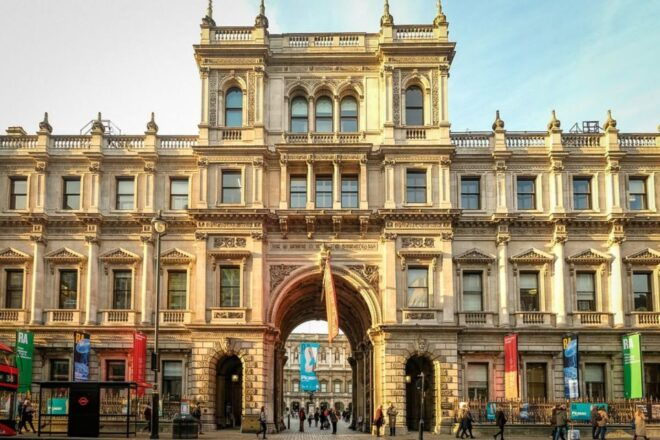 London: Luxurious Mayfair City Exploration Game - Inclusions