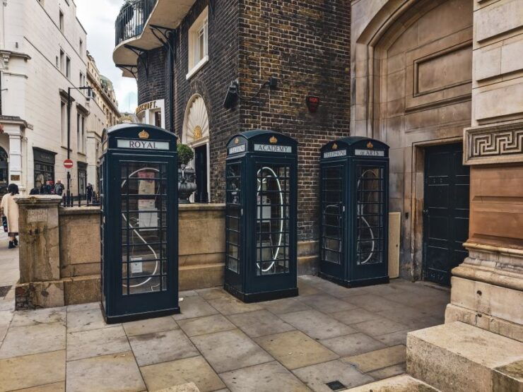 London: Mayfair Pubs, Bars & Cafes Exploration Game - Activity Details and Features
