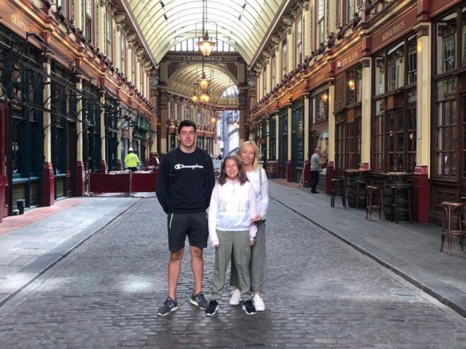 London: Monuments & Back Streets Guided Tour in Black Taxi - The Sum Up