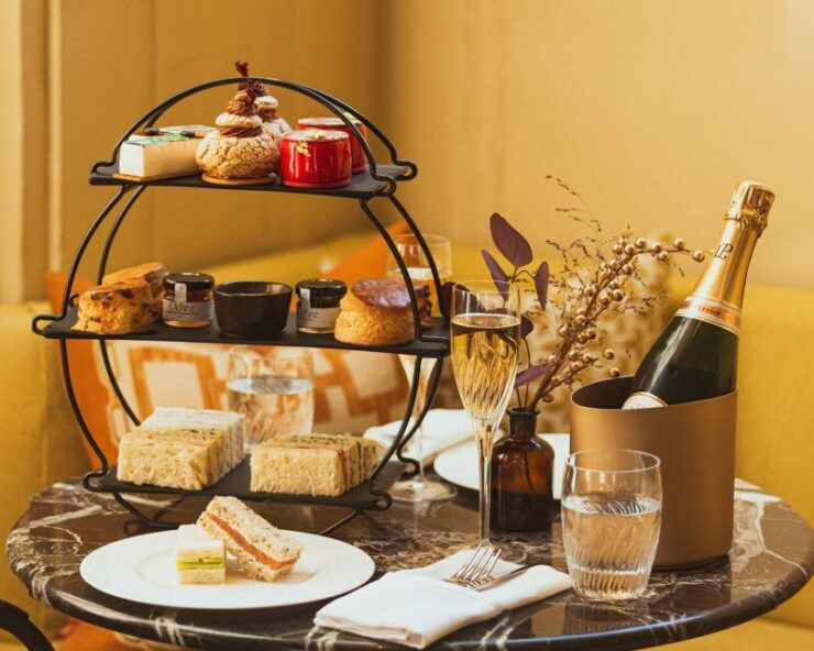 London: National Gallery Guided Tour and Afternoon Tea - Experience