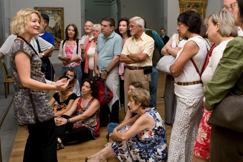 London National Gallery Highlights Tour - Finding the Getty group entrance