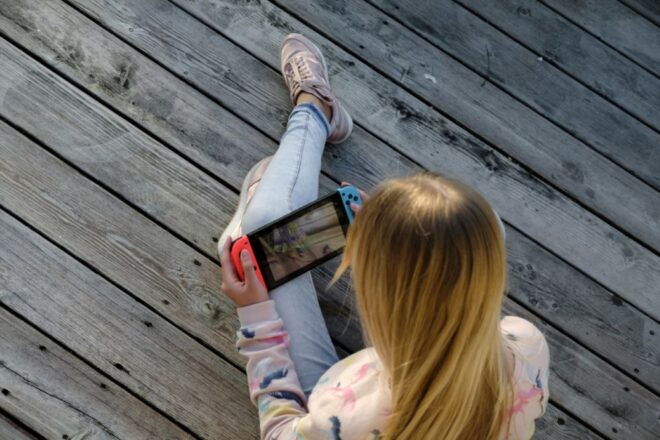 London: Nintendo Switch Gaming Console Rental - Participant and Date Selection