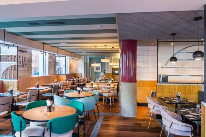 London: NYE Dinner at Shakedown & Fireworks Cruise - Enjoy Live Entertainment on the NYE Dinner Cruise