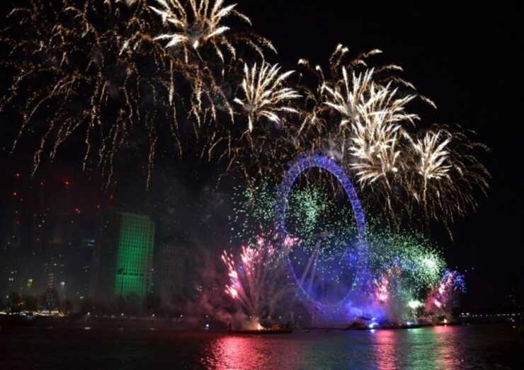 London: NYE Fireworks, Dinner, and Typhoon Clipper Cruise - Booking and Flexibility